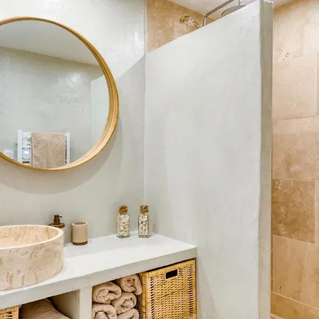 Au Coeur De La Citadelle Parking 度假居