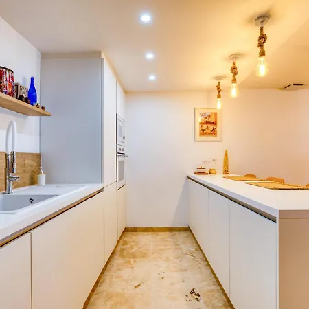Holiday home Au Coeur De La Citadelle Parking Aigues-Mortes
