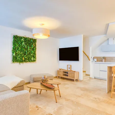 Au Coeur De La Citadelle Parking Holiday home *