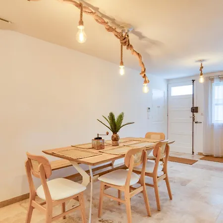 Au Coeur De La Citadelle Parking Holiday home Aigues-Mortes