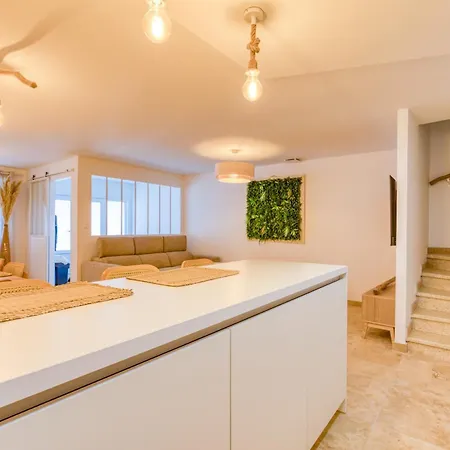 Au Coeur De La Citadelle Parking Holiday home Aigues-Mortes