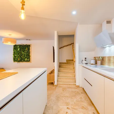 Au Coeur De La Citadelle Parking Holiday home *
