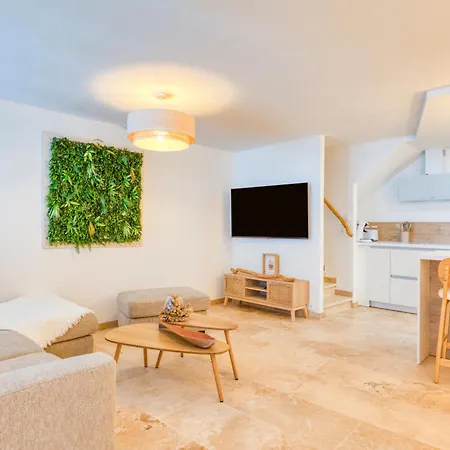 Au Coeur De La Citadelle Parking Holiday home