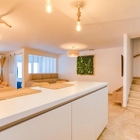 Au Coeur De La Citadelle Parking Holiday home Aigues-Mortes