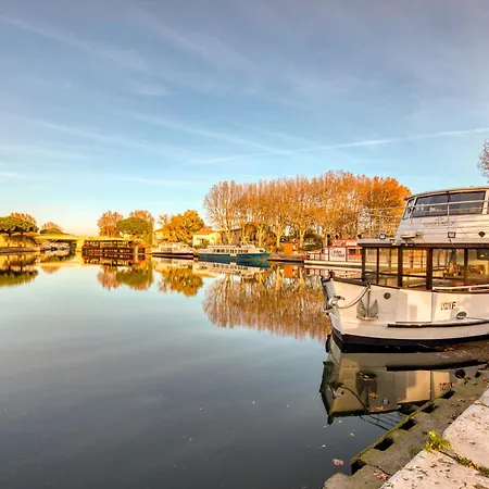 Holiday home Au Coeur De La Citadelle Parking Aigues-Mortes