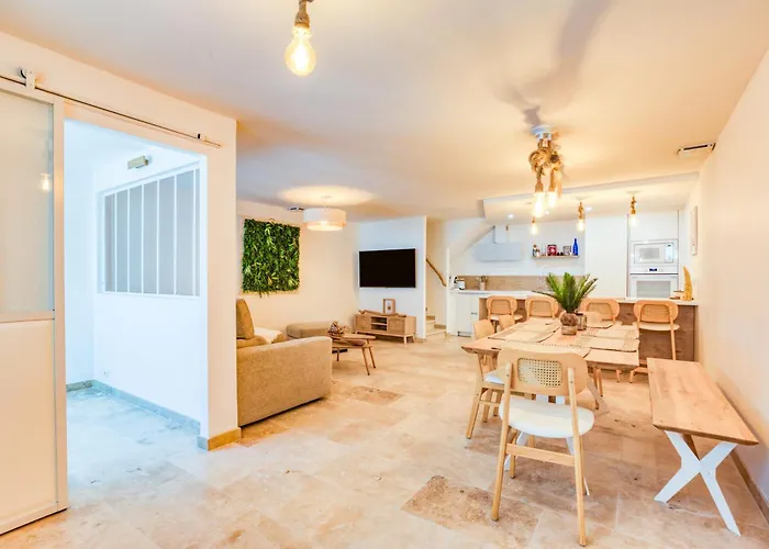 Au Coeur De La Citadelle Parking Aigues-Mortes